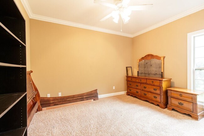 Building Photo - Spacious 4-Bedroom, 3-Bath Home with Large Screened-In Porch & Modern Features in Hahira, GA