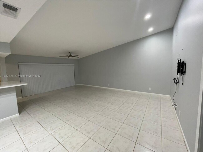 Building Photo - 980 NW 79th Terrace