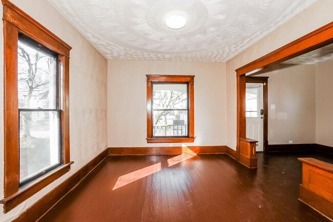 Building Photo - 711 Garfield St