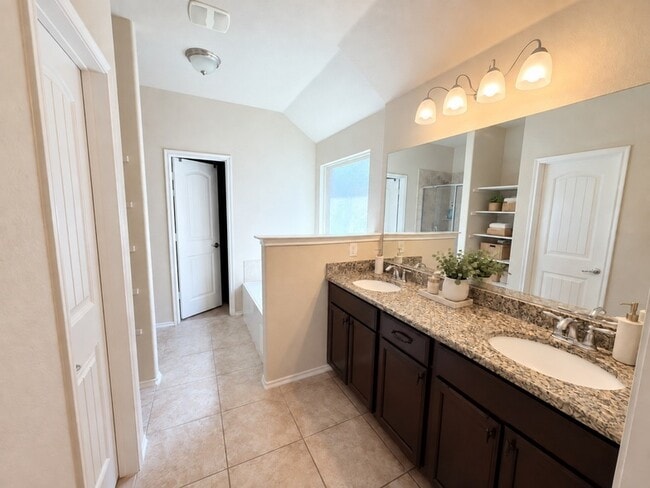 Building Photo - 112 Rustic Oak Ln