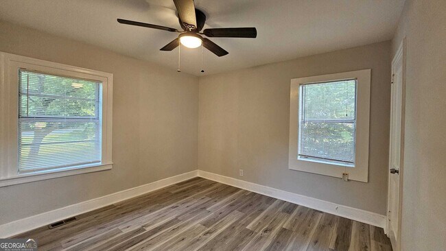 Building Photo - 1830 Meadow Ln