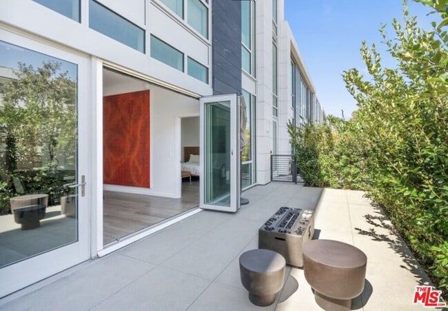 Building Photo - 9000 W 3rd St