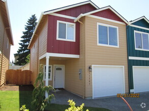 Building Photo - Beautiful Newer Townhome In Landover Sharmel