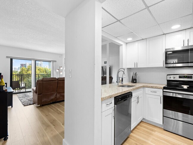 Building Photo - 900 River Reach Dr