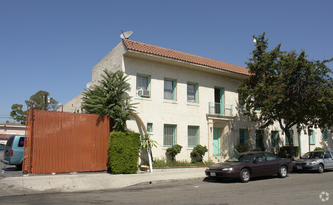 Primary Photo - 1121 Gordon St