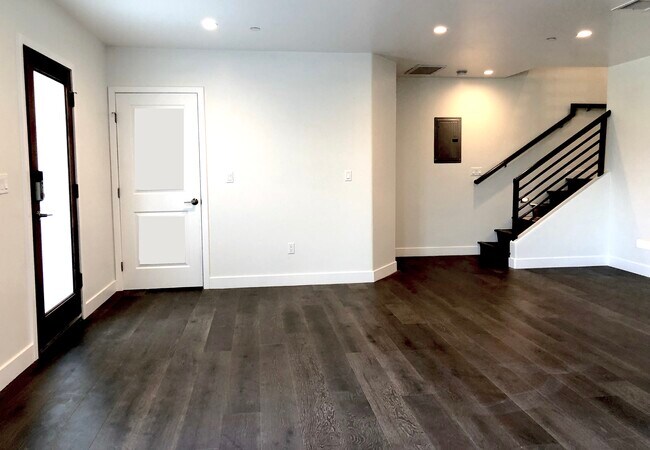 Building Photo - 2154 Fargo St