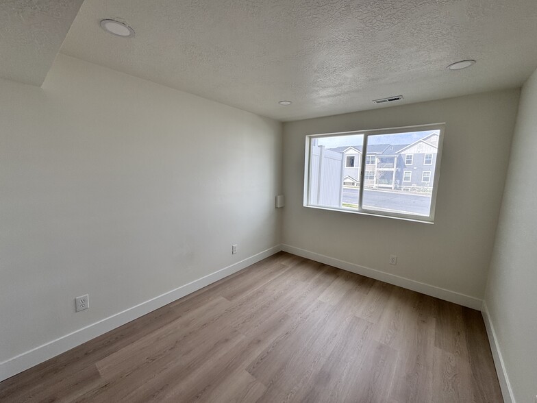 Building Photo - 14541 S Juniper Shade Dr