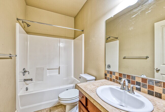 Building Photo - 14822 SW Mulberry Dr