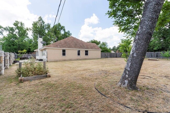 Building Photo - 13213 Villa Park Dr