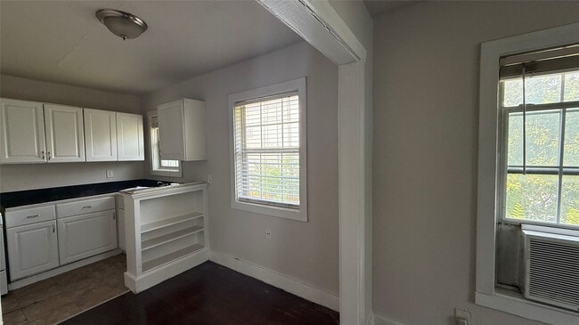 Building Photo - 1624 Holman St