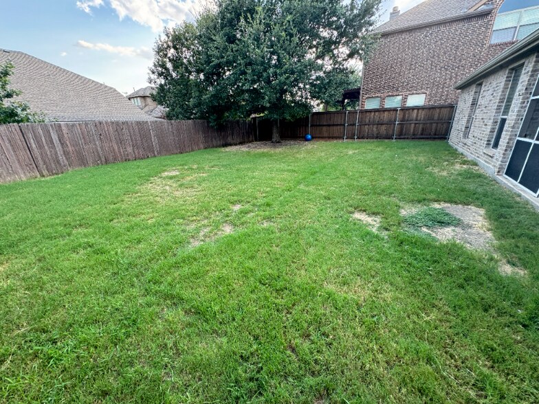 Building Photo - 10509 Sandy Mountain Dr