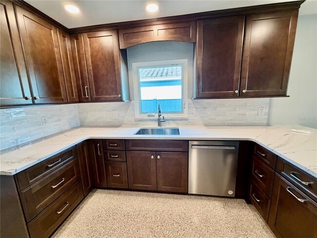 Building Photo - 17045 Dolphin Dr