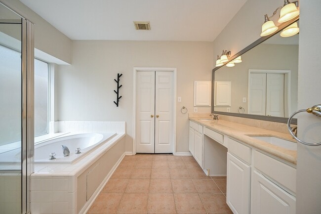 Building Photo - 12915 Fern Mill Ct