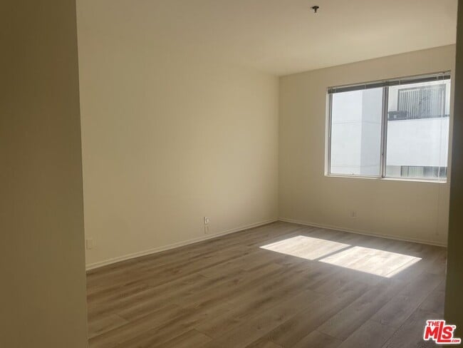 Building Photo - 10600 Wilshire Blvd