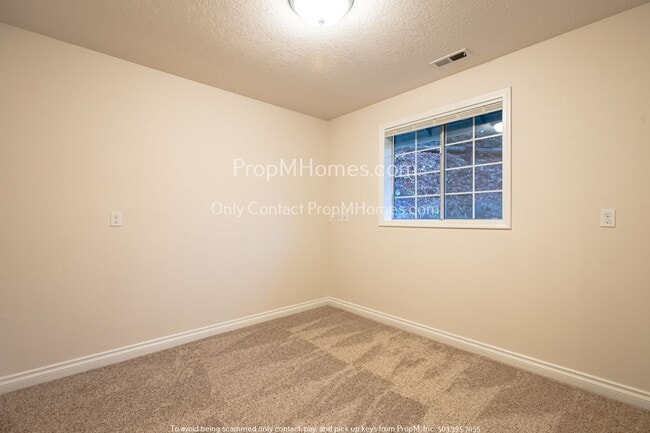 Building Photo - Three Bedroom Plus Bonus In West Linn - Sunset!