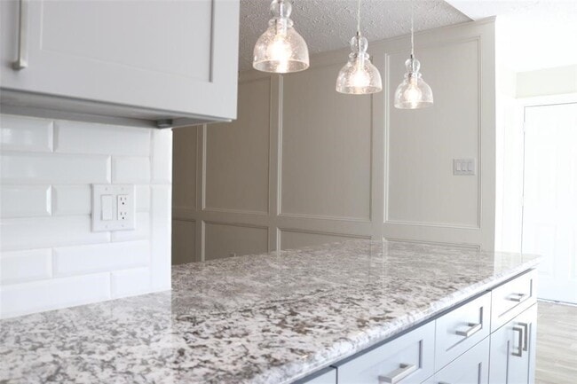 Building Photo - 21330 Park Tree Ln