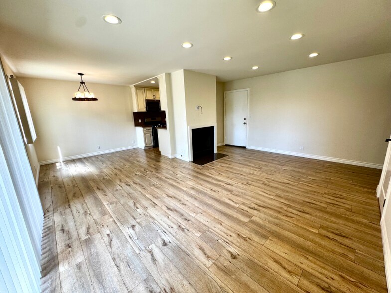 Building Photo - 430 E San Jose Ave