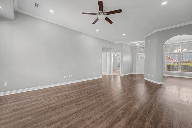 Building Photo - $200 MOVE IN SPECIAL |4-Bed Oasis with Granite Touches & Cozy Fireplace at 1501 South Brecke