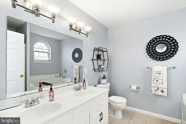 Building Photo - 536 W Montgomery Ave