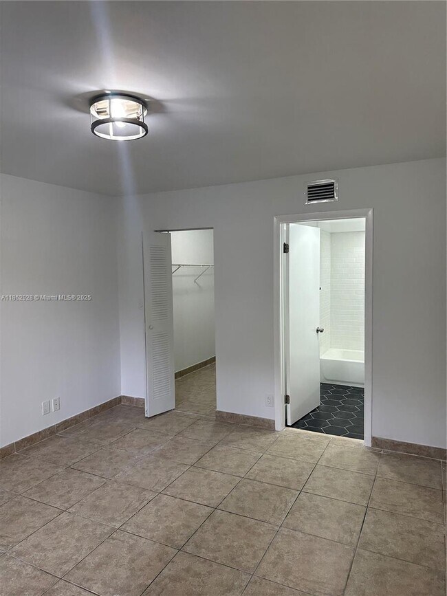 Building Photo - 8100 Geneva Ct
