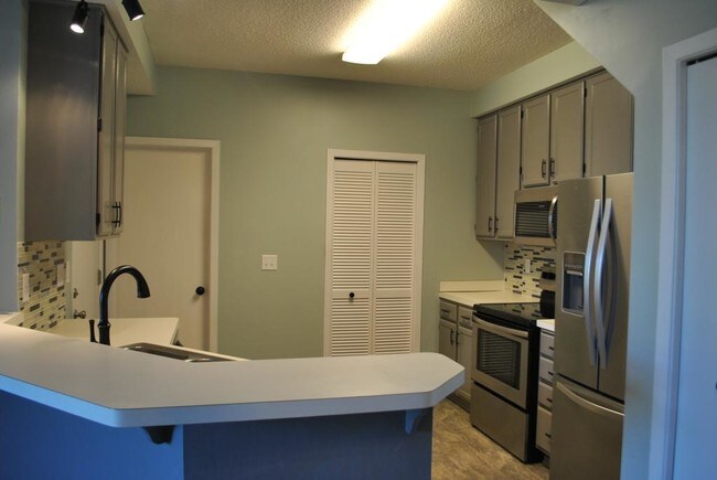 Building Photo - 9305 Turnberry Alcove