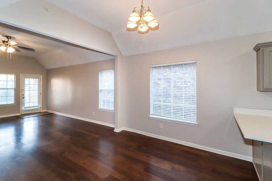 Building Photo - 9887 Wynngate Dr