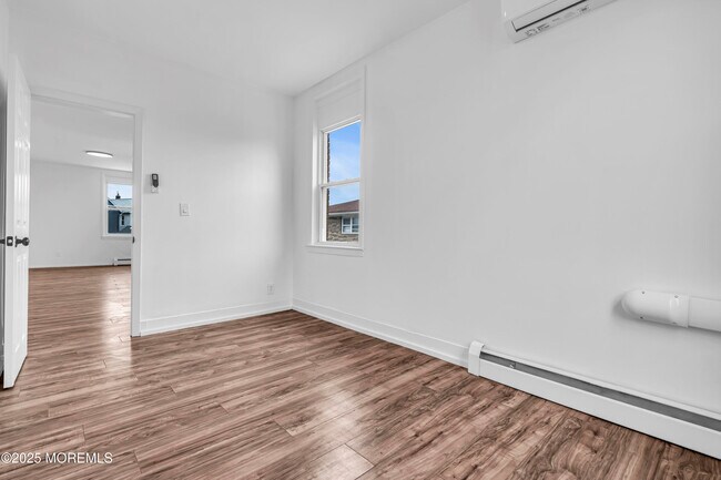 Building Photo - 3022 S Wood Ave