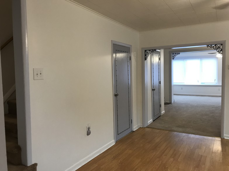 Cozy & comfortable - 2203 5th Ave