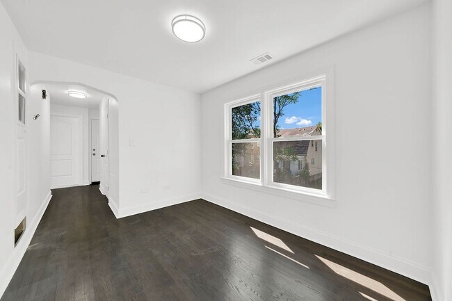 Building Photo - 6645 S Seeley Ave
