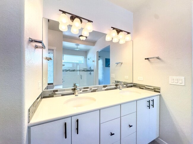Building Photo - 9344 Beaver Brook Dr