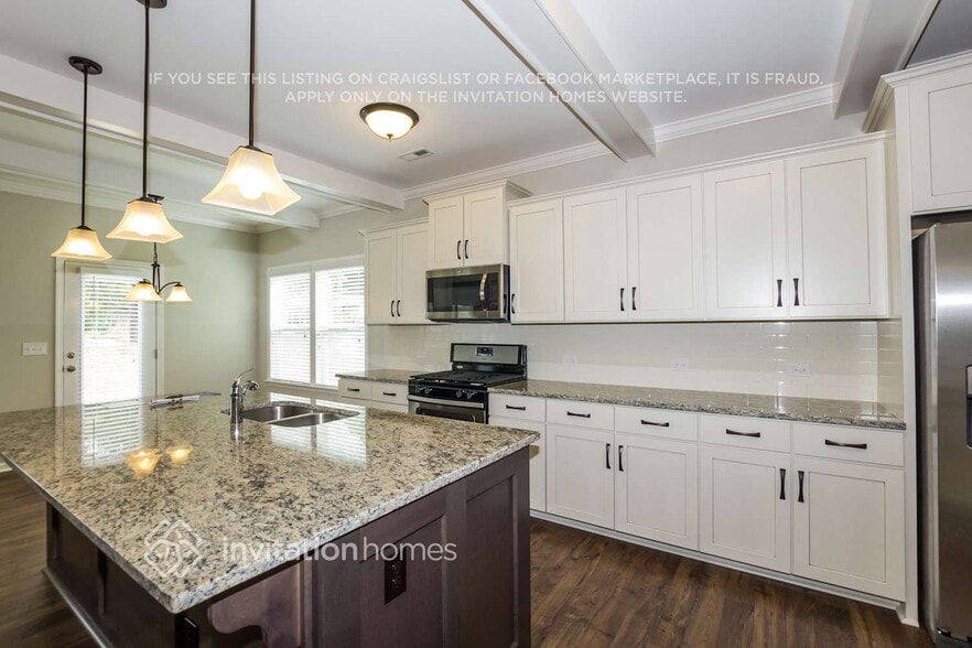 Building Photo - 5069 Stonehill Ln