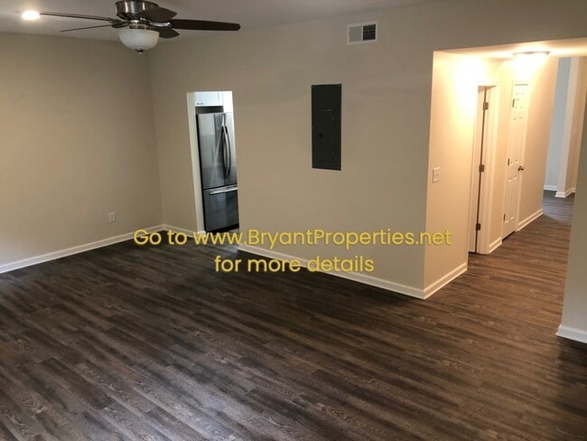 Building Photo - Townhome