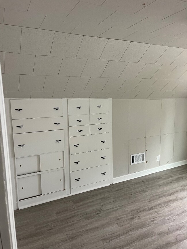 Building Photo - 813 Lincoln St