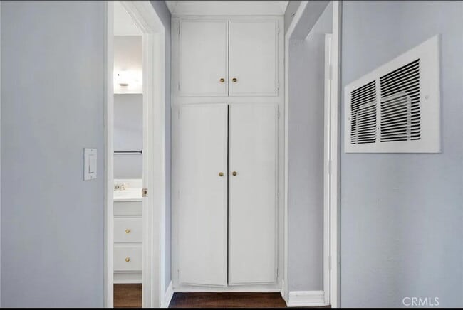 Building Photo - "Chic 1-Bed Apartment in Orange, CA with H...
