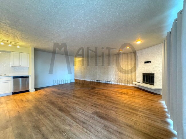 Building Photo - Spacious South Hill Condo