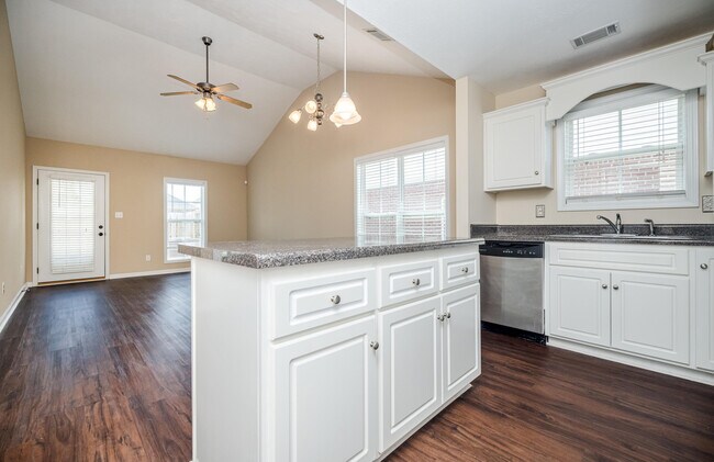 Building Photo - 131 Grove Landing Ct