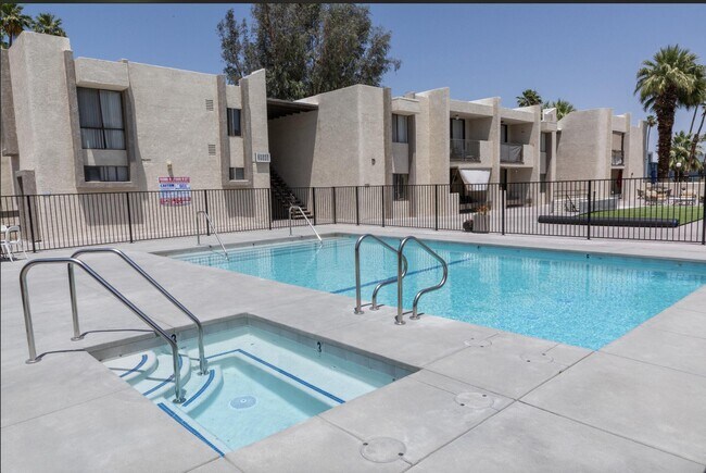 Building Photo - 1400 E Palm Canyon Dr