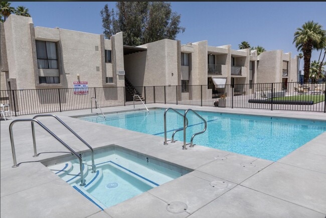 Building Photo - 1400 S Palm Canyon Dr