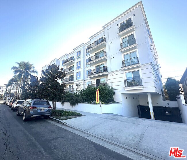 Building Photo - 1249 S Holt Ave