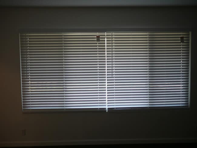 Building Photo - Charming 2-Bed, 1.5-Bath Home with 2-Car Garage in Hesperia, CA!