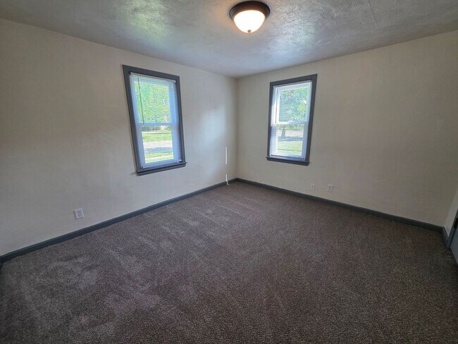 Building Photo - 753 Appleton Rd