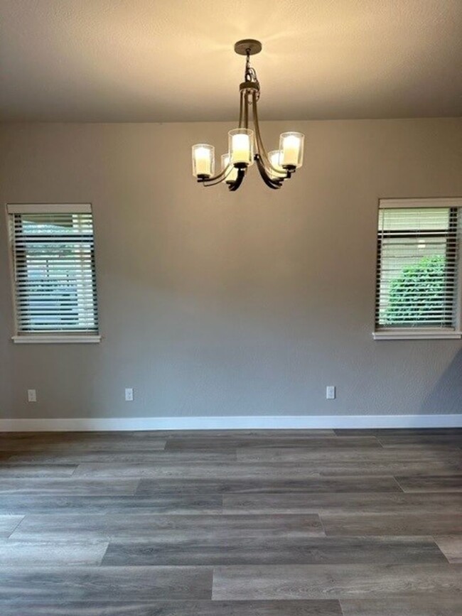 Building Photo - 2 Bedroom 2.5 Bath Townhome in desirable C...