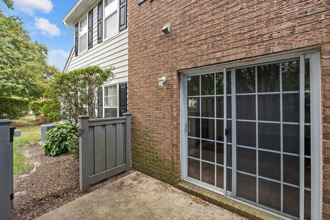 Building Photo - Beautiful Condo in Virginia Beach