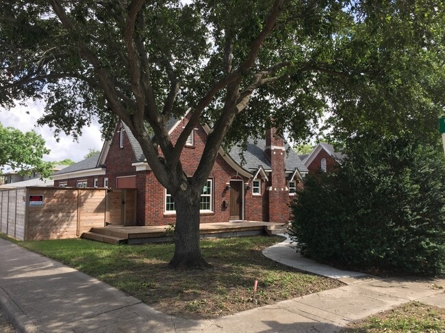 Building Photo - 301 Clifford St