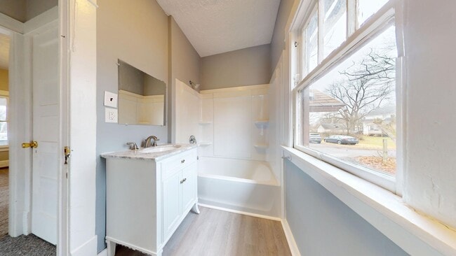 Building Photo - 4 Bedroom in Mansfield Schools!