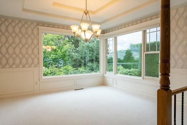 Building Photo - 3Bd/3Ba Bellevue House