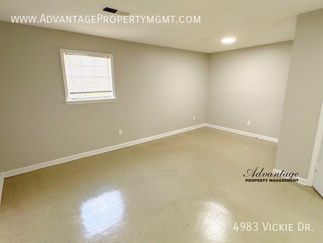 Building Photo - 4983 Vickie Dr