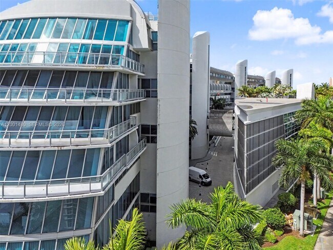 Building Photo - 2950 NE 188th St