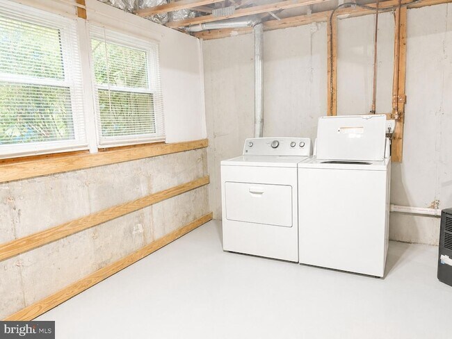 Building Photo - 11013 Barton Hill Ct