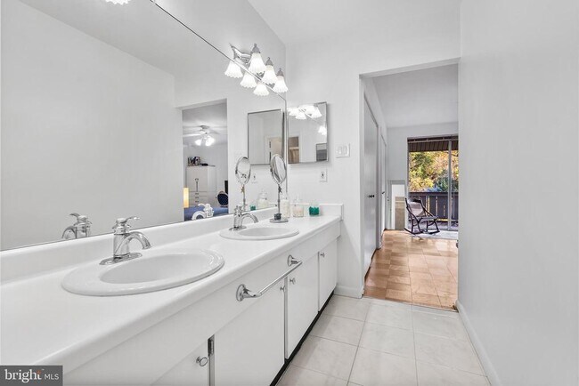 Building Photo - 110 Cross Keys Rd